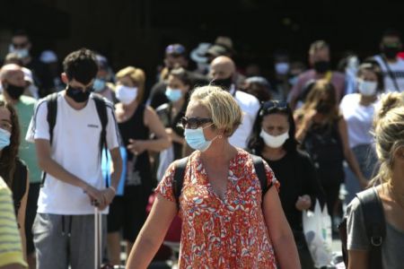 Κορωνοϊός : Κρίσιμος ο Σεπτέμβριος – Προβληματίζει η επιστροφή των εκδρομέων