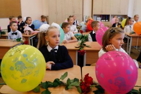 Κορωνοϊός : Πώς επέστρεψαν στα θρανία οι μαθητές της υπόλοιπης Ευρώπης