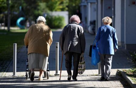Κορωνοϊός : Γρίφος παραμένει η ανοσία των ηλικιωμένων – Τι φοβούνται οι ειδικοί