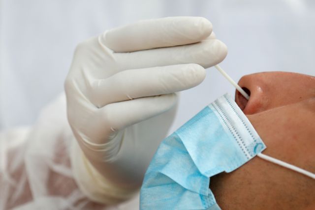 Γαλλία: Ραγδαία αύξηση κρουσμάτων – Περισσότερα από 7.000 σε μια μέρα