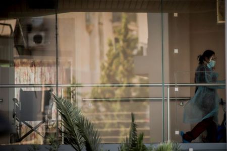 Κορωνοϊός: Πώς έγινε εστία μετάδοσης το γηροκομείο στο Μαρούσι – Τα σενάρια