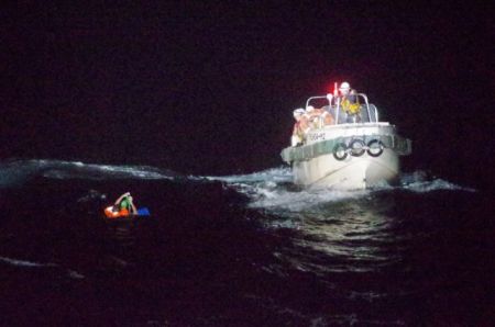 Χάθηκε πλοίο εν μέσω τυφώνα στην Ιαπωνία – 43 ναυτικοί αγνοούνται