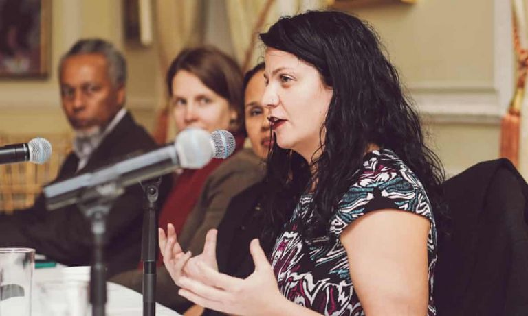 ΗΠΑ : Λευκή ακαδημαϊκός και ακτιβίστρια υποδυόταν επί χρόνια ότι είναι μαύρη | tovima.gr