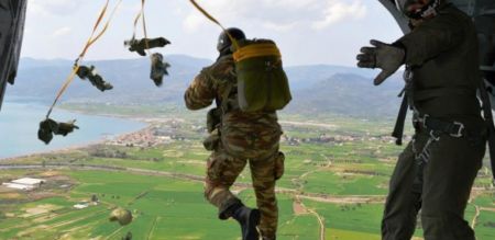 Τραγωδία στις Ενοπλες Δυνάμεις :  Νεκρός αλεξιπτωτιστής σε άσκηση