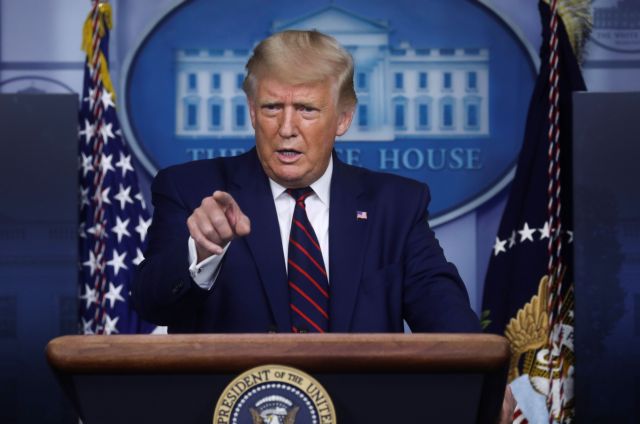 «Παράσταση» Τραμπ με στόχο τον Μπάιντεν