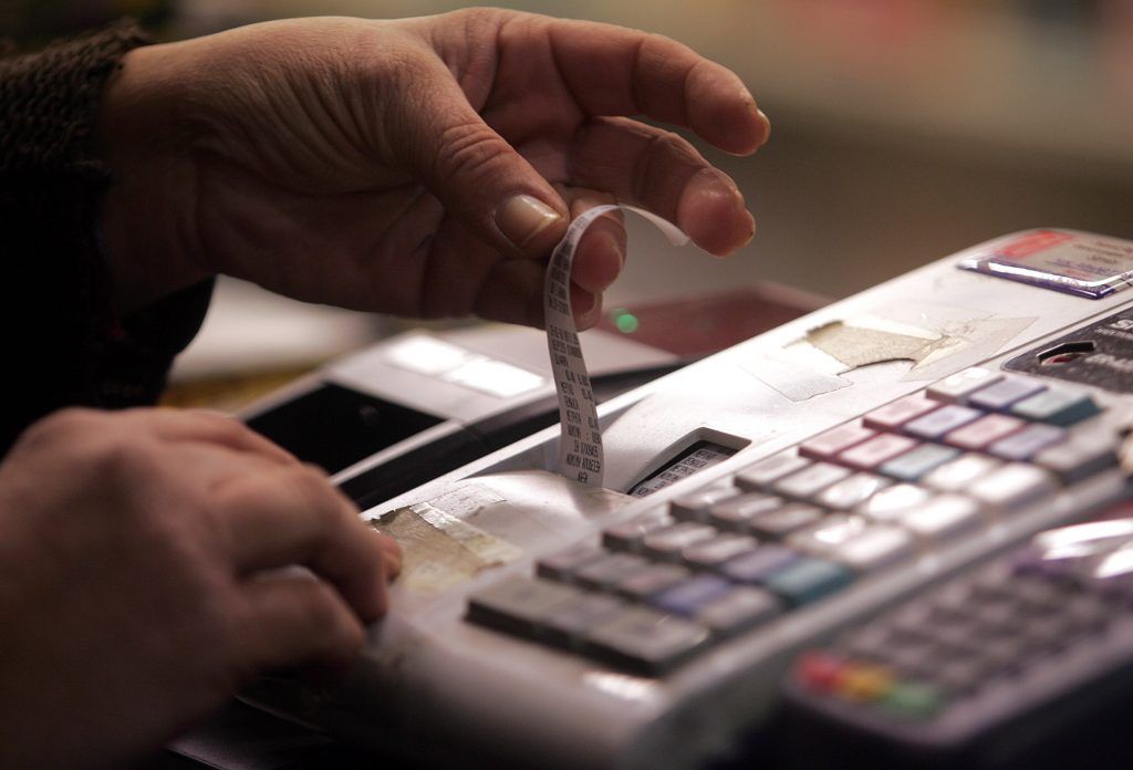 «Εισπράξτε τον ΦΠΑ για να μειώσετε τους φόρους»