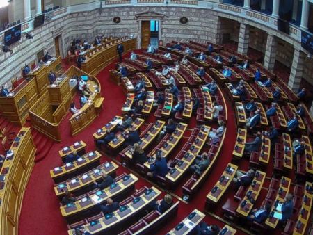 Βουλή: Το δεύτερο κύμα κορωνοϊού δεν ένωσε τις πολιτικές δυνάμεις