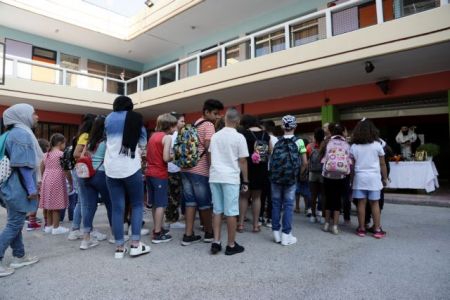 Υπ. Παιδείας: Πότε και πώς θα γίνει ο αγιασμός στα σχολεία