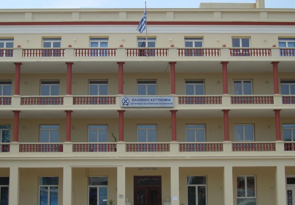 Σε διαθεσιμότητα ο ειδικός φρουρός – Πώς απέσπασε 43.000 ευρώ από τον επιχειρηματία