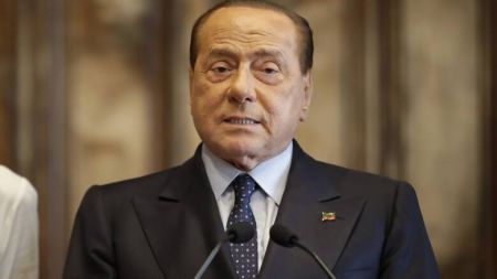 Μπερλουσκόνι: Δίνω μάχη, πραγματική κόλαση ο κορωνοϊός