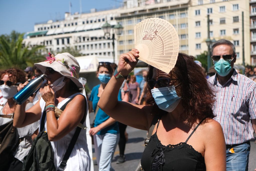 Κορωνοϊός – Μαξίμου: «Οχι» στην καθολική χρήση μάσκας – Διαφωνούν οι λοιμωξιολόγοι