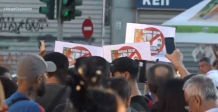 Κορωνοϊός: Φουντώνουν οι θεωρίες συνωμοσίας από τους αρνητές της μάσκας