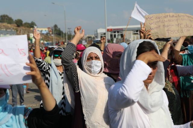 Λέσβος: Πορεία διαμαρτυρίας από τους πρόσφυγες