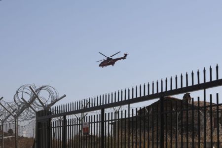 Μηταράκης : Στη νέα δομή στο Καρά Τεπέ οι πρόσφυγες