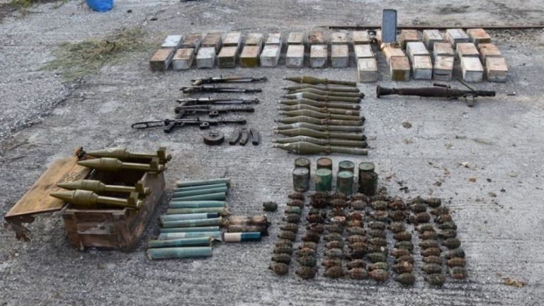Καστοριά: Αποκαλύφθηκε ολόκληρη οπλοστάσιο – Χειροβομβίδες, ρουκέτες, καλάσνικοφ | tovima.gr