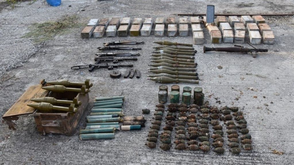 Καστοριά: Αποκαλύφθηκε ολόκληρη οπλοστάσιο – Χειροβομβίδες, ρουκέτες, καλάσνικοφ
