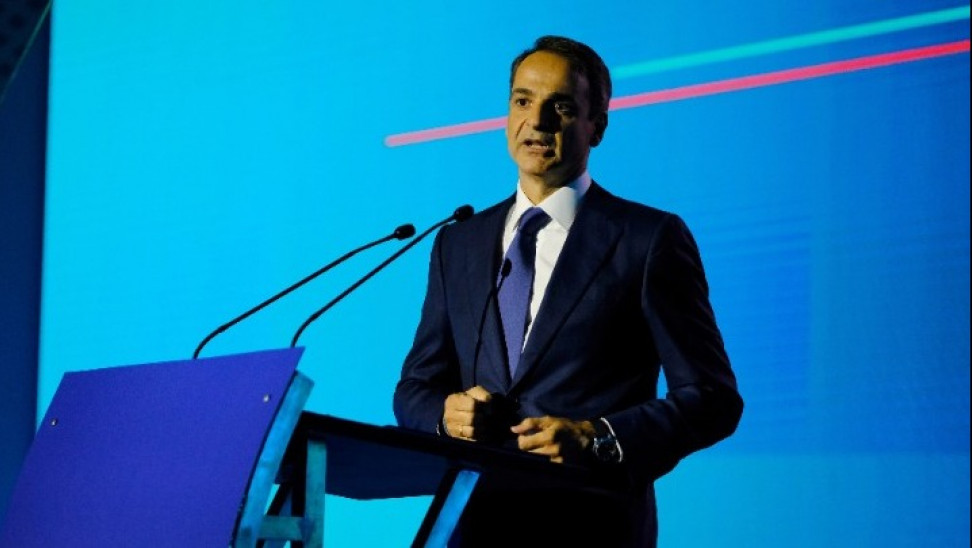 Mitsotakis unveils government’s plans to bolster economy, public health measures in face of pandemic