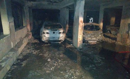 Καβάλα: Μεγάλη φωτιά σε πολυκατοικία – Ανέβηκαν στην ταράτσα για να σωθούν