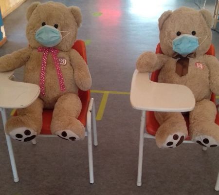 Κορωνοϊός : Με μάσκα στο σχολείο ο «Δεκατεσσερούλης» και η «Εικοσούλα»