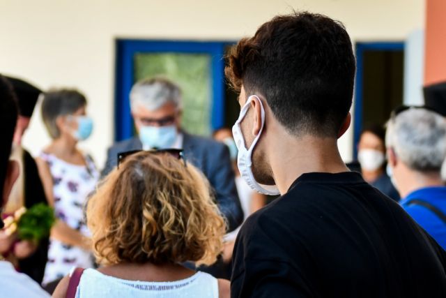 Σχολεία : Τι συνέβη με τις υπερμεγέθεις μάσκες