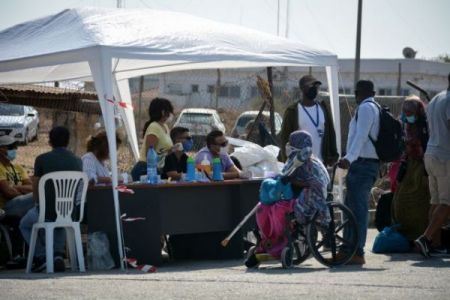 Λέσβος : Για έκτη μέρα στο δρόμο οι πρόσφυγες – Προχωρούν οι εργασίες για τη νέα δομή