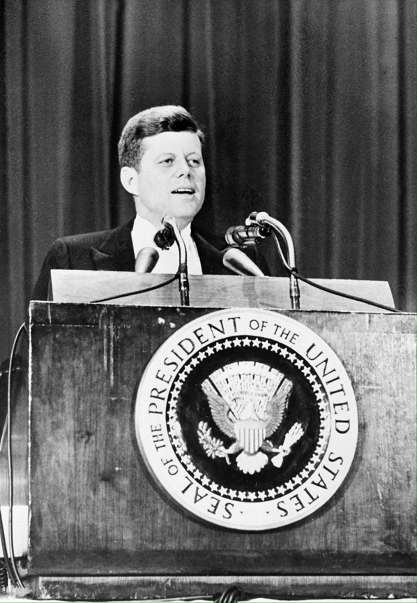 JFK: Νέα αποκαλυπτική βιογραφία – Ο άνδρας πίσω από τον μύθο