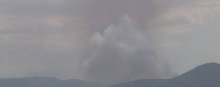 Φωτιά κοντά στο Χιλιομόδι Κορινθίας – Καίει δασική έκταση