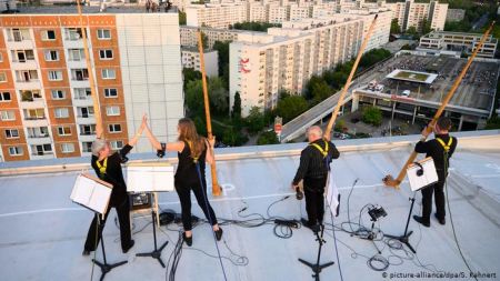Με αλπικά κόρνα κατά του … κορωνοϊού