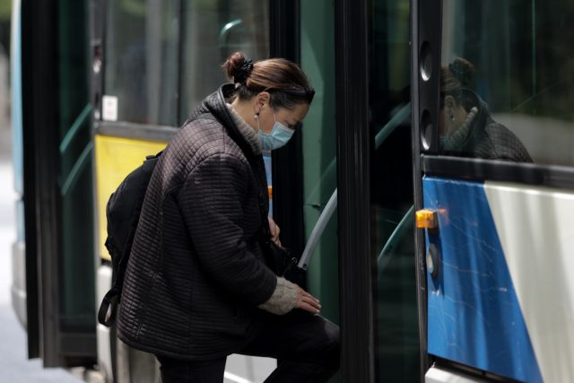 Κορωνοϊός – Αττική: Υποχρεωτική η μάσκα σε πλατείες, στάσεις λεωφορείων και χώρους εργασίας | tovima.gr