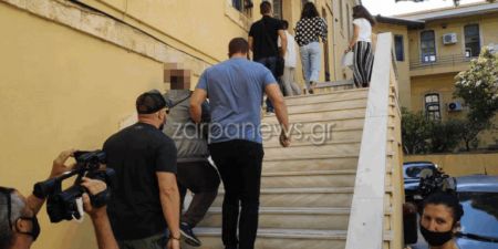 Κορωνοϊός : Στον εισαγγελέα ο γονιός που επιτέθηκε σε καθηγητή για τη μάσκα