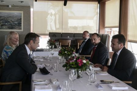 Μητσοτάκης – Ζάεφ : Στο «τραπέζι» διμερείς σχέσεις και οικονομική συνεργασία