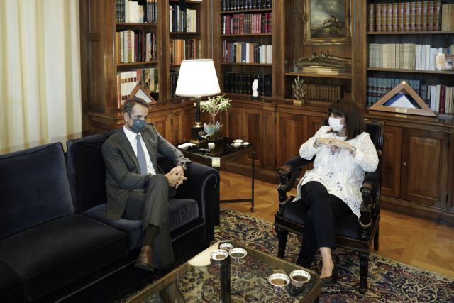 Συνάντηση Σακελλαροπούλου – Μητσοτάκη: Στο «τραπέζι» Καστελλόριζο – κορωνοϊός