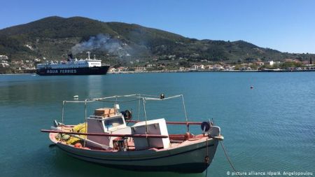 DW για Ελλάδα: Λιγότεροι αλλά ενθουσιασμένοι τουρίστες