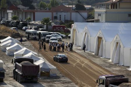 Λέσβος : Επιχείρηση της ΕΛ.ΑΣ για τη μεταφορά προσφύγων στο Καρά Τεπέ