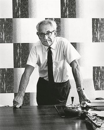 «Η ηλιθιότητα της Δημοκρατίας» του Γκέμπελς και ο Φριτς Μπάουερ