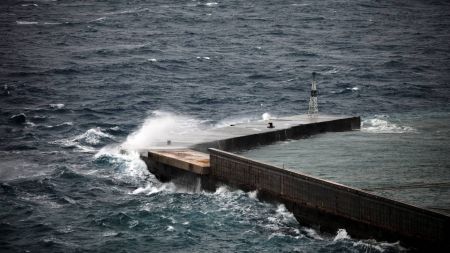 Ιανός : Κύματα ύψους 7 μέτρων – Live η πορεία του κυκλώνα