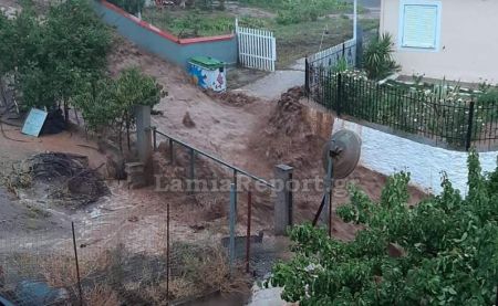 Κακοκαιρία Ιανός : Συναγερμός στη Φθιώτιδα – Εγκλωβισμένοι σε σπίτια και αυτοκίνητα