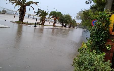 Κακοκαιρία Ιανός: Τι είναι το φαινόμενο της παράκτιας πλημμύρας που καταγράφεται στο Ρίο