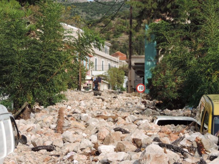 Ιανός: Καταστροφή σε Άσσο, Ληξούρι, Φισκάρδο (εικόνες) | tovima.gr