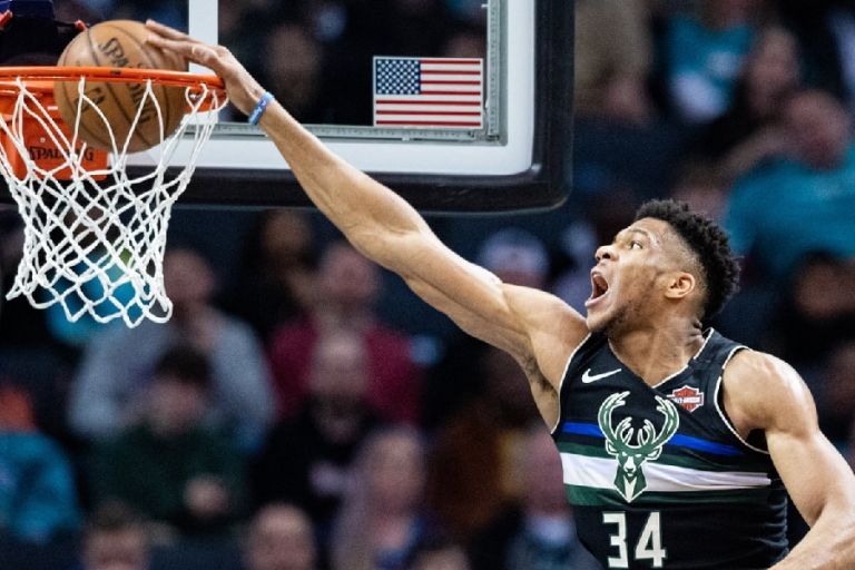 Στις ΗΠΑ έχουν την απορία : Είναι ο Γιάννης Αντετοκούνμπο ο πιο σπουδαίος έλληνας αθλητής στην ιστορία;