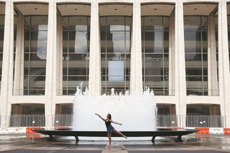 H πανδημία έσβησε τα φώτα του Μπρόντγουεϊ