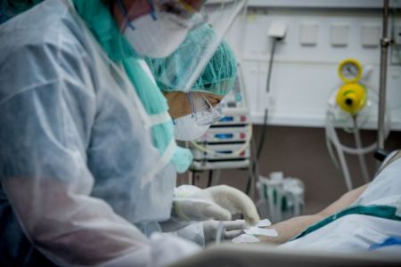 Νοσηλεύτρια στο Σωτηρία: «Πλέον όσοι μπαίνουν στις ΜΕΘ, δεν βγαίνουν»