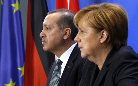 Τουρκικά ΜΜΕ: Παράπονα στη Μέρκελ θα κάνει ο Ερντογάν για τον σταυρό στον Έβρο