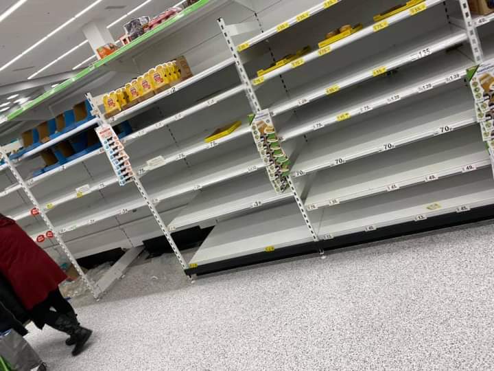 Κορωνοϊός – Βρετανία : «Επίθεση» στα ράφια των σούπερ μάρκετ υπό τον φόβο νέου lockdown