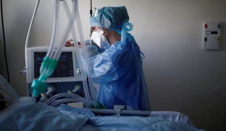 Συγκλονίζει νοσηλεύτρια του «Σωτηρία»: Δεν ξέρω αν θα αντέξει το σύστημα