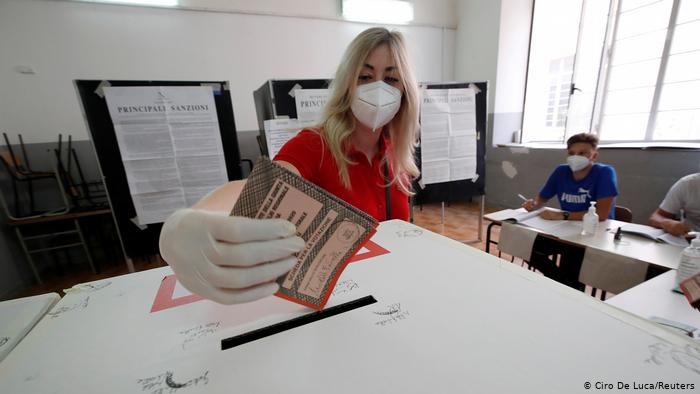 Ο κορωνοϊός ενισχύει τον Κόντε