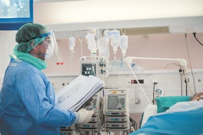 Κορωνοϊός: H επιδείνωση 38χρονου ασθενή καρέ καρέ σε ακτινογραφία | tovima.gr