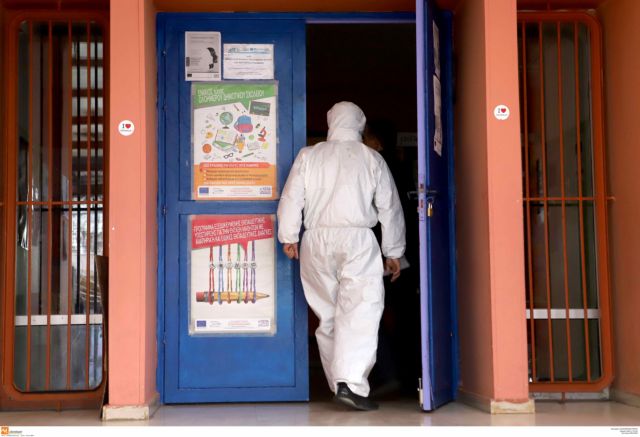 Κορωνοϊός: Πάνω από 70 τα κλειστά τμήματα και σχολεία λόγω κρούσματος