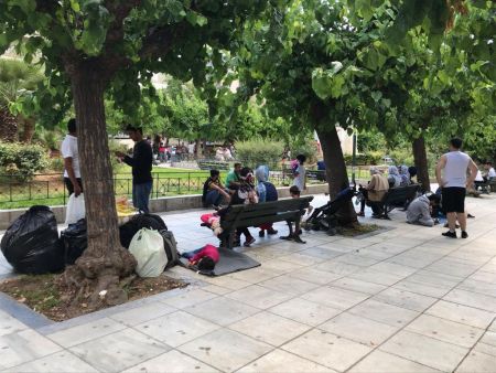 Το MEGA στην Πλατεία Βικτωρίας : Πρόσφυγες συνεχίζουν να ψάχνουν καταφύγιο