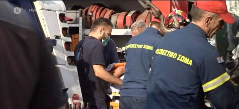 Πειραιάς – τροχαίο : Απεγκλωβίστηκε ο οδηγός του πούλμαν που έπεσε σε κολόνα | tovima.gr